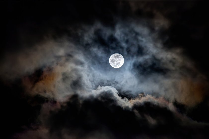 full-moon-with-clouds-drawing-wallpaper-1